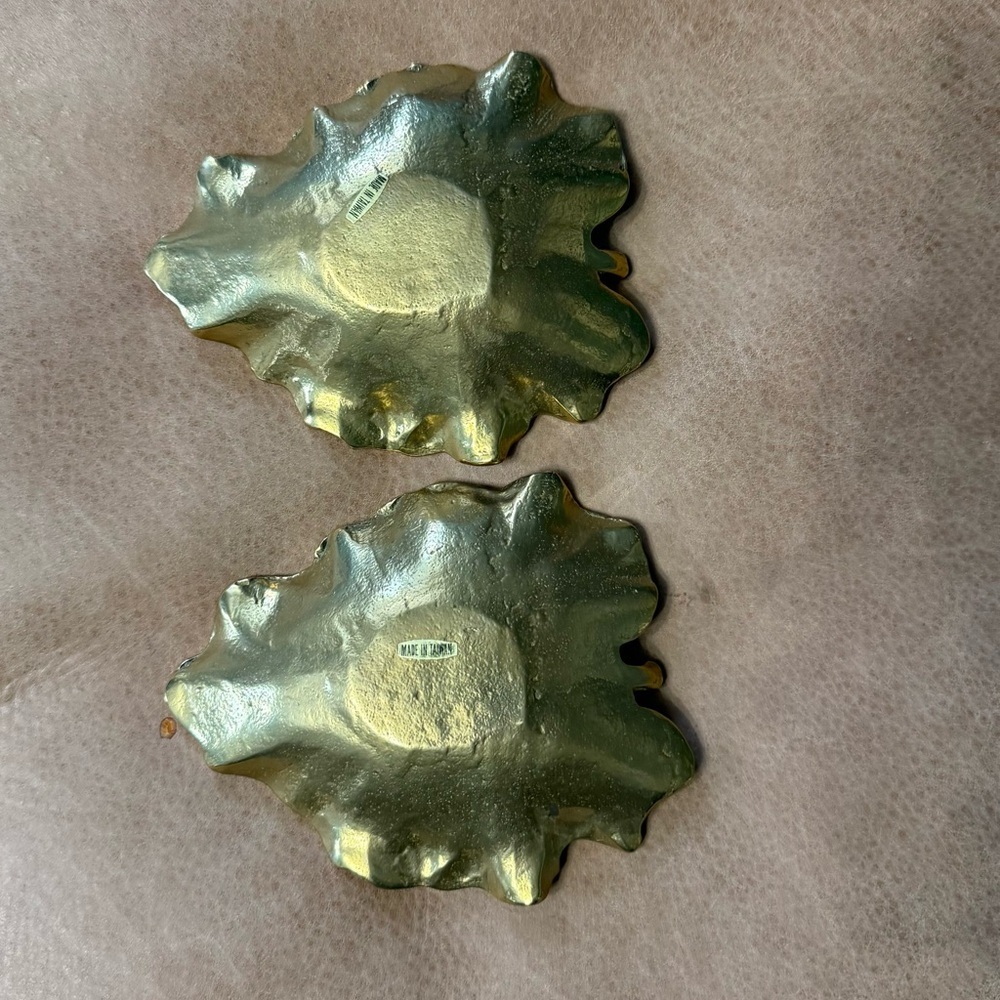 Vintage Solid Brass Rhubarb Leaf TRINKET DISH TRAY Made In Taiwan - Picture 4 of 7